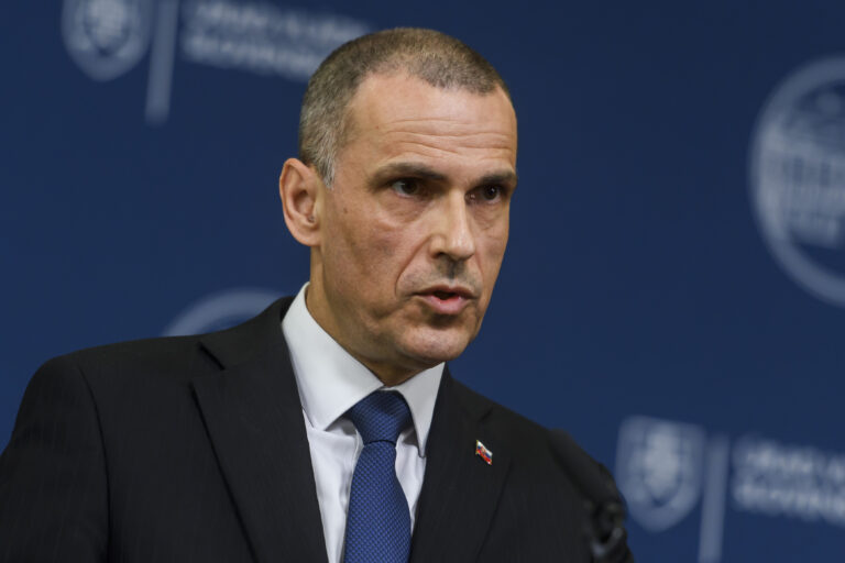 Generálny prokurátor podá vo veci záchrankového tendra správne žaloby