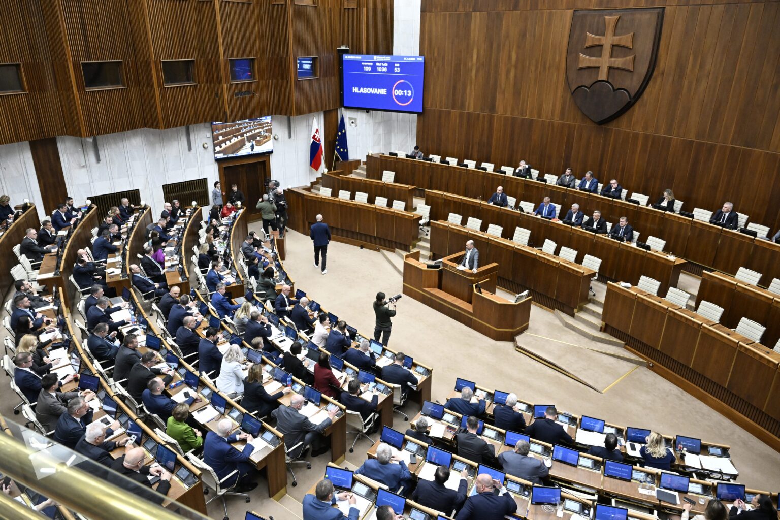 Sestry a pôrodné asistentky si prilepšia, poslanci im schválili stabilizačný príspevok