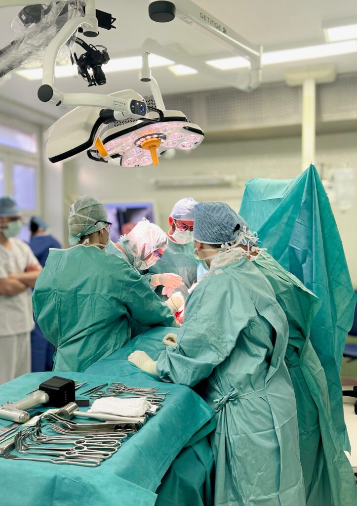 Prešovskí ortopédi zaviedli unikátny liečebný postup. Môže pomôcť aj pacientom s rizikom amputácie