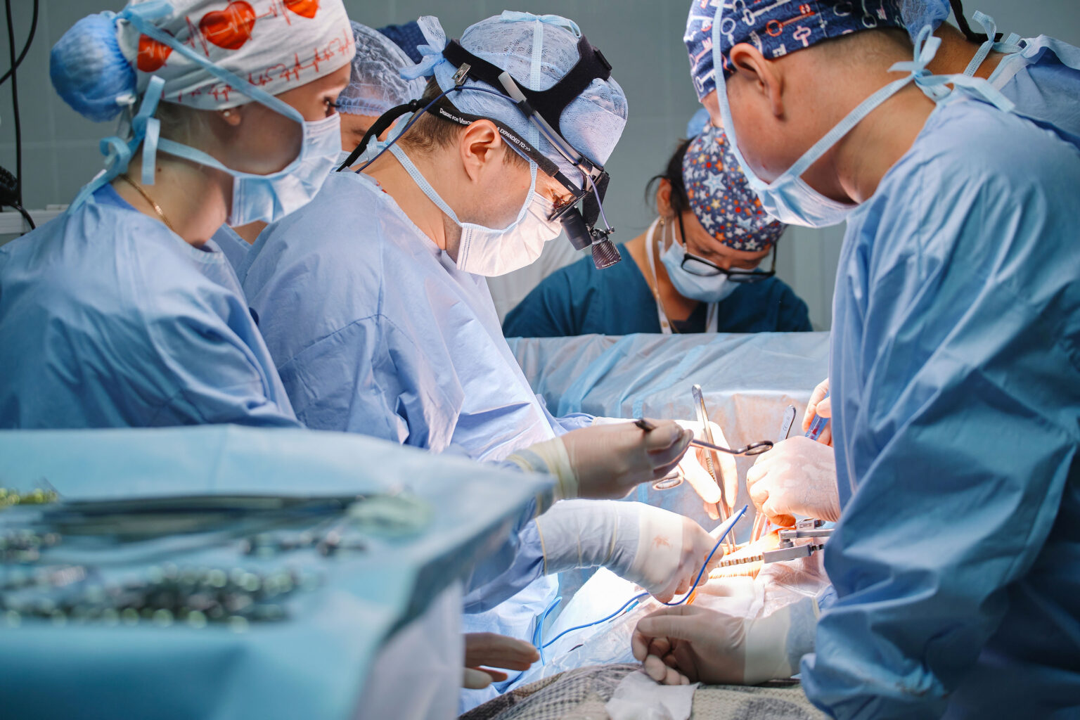 Prečo ľudia čakajú na operáciu dlhšie, ako by mali? Limity, o ktorých hovoria odborári, za tým nie sú