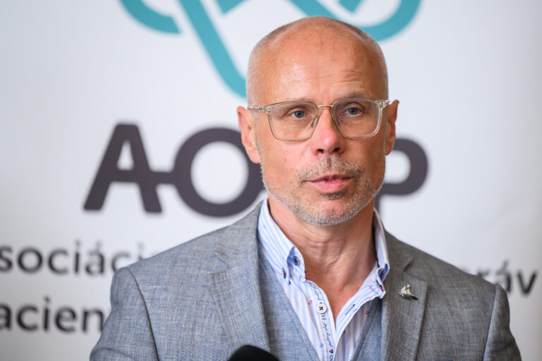 Šóth: Bez telefonátu primárovi pacienta do nemocnice nedostanete