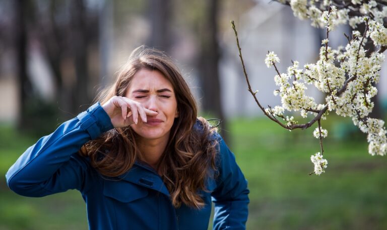 Sezóna peľu brezy pomaly končí, ale nahradí ju ďalší silný alergén