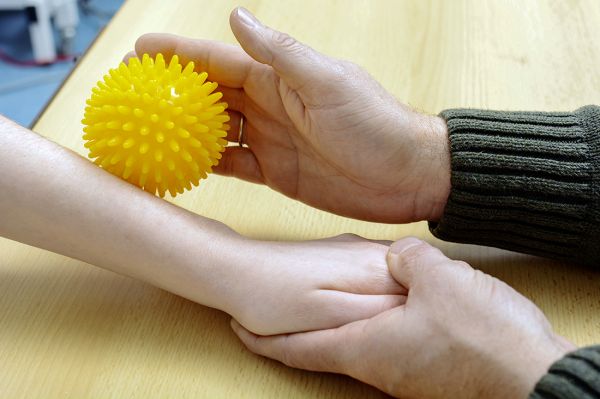Stuhnutá ruka či noha po porážke? Pacienti môžu využiť bezplatné vyšetrenia