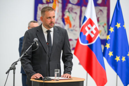 Šaškov rezort zaplatí asi 250 klimatizácií do nemocníc, ANS namieta, že iba do štátnych