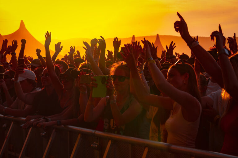 Upchatý nos a podráždené oči? Odborník radí, čo robiť po návrate z festivalu