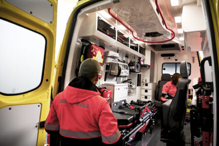 Umelá inteligencia už pomáha záchranárom. Pri zásahoch zrýchľuje diagnostiku pacientov
