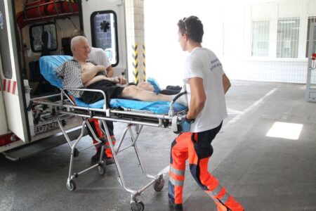Horúčavy komplikujú zdravie ľudí. Záchranári evidujú desiatky výjazdov ku kolapsom