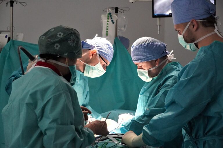 Prvú robotickú hrudnú chirurgiu na Slovensku spustili v Martine. Majú za sebou už 100 operácií