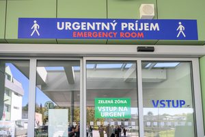 ANS: Ochrana zdravotníkov musí platiť pre všetky urgentné príjmy