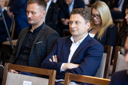 Slovenské platy lekárov prevýšili české. Nemocnice varujú pred neudržateľným rastom