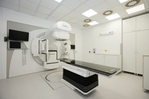 Michalovská nemocnica má nový urýchľovač za 2,5 milióna eur. Spresní ožarovanie nádorov
