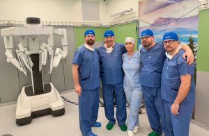 Košická nemocnica Šaca rozšírila svoju robotickú chirurgiu o operácie prietrží a hrubého čreva
