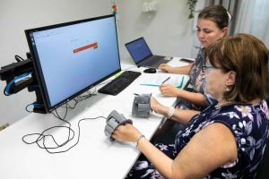 Košická nemocnica využíva inteligentné rukavice na sledovanie pokroku v rehabilitácii po mozgovej príhode